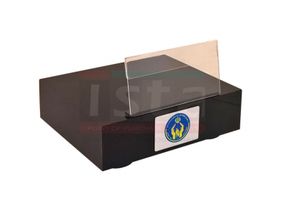 ShowPhotoOut - 2025-09-18T121240.856 زیر مانیتوری با استند اسامی